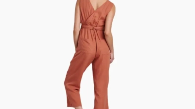 How to combine a women's jumpsuit